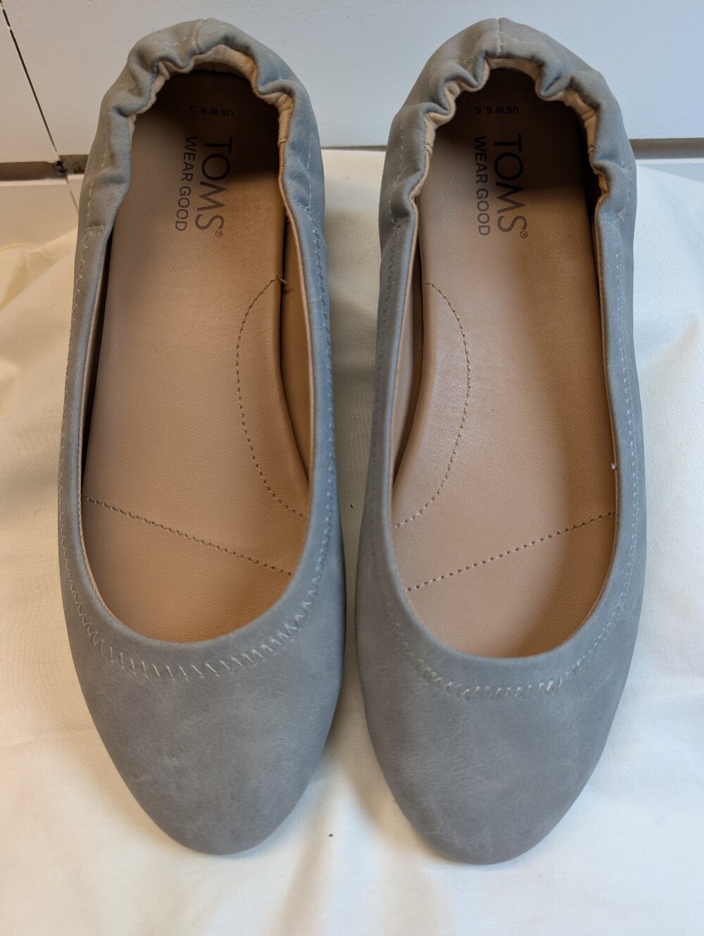 Toms Judith Grey Suede PU Faux Leather Lightweight Ballet Flats Size 6.5 NWOB - Picture 2 of 8